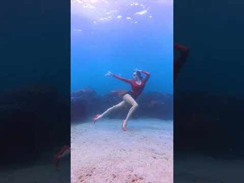 smooth criminal in OCEAN 🐠 🌊 #underwater #michaeljackson #smoothcriminal #ocean #mermaid