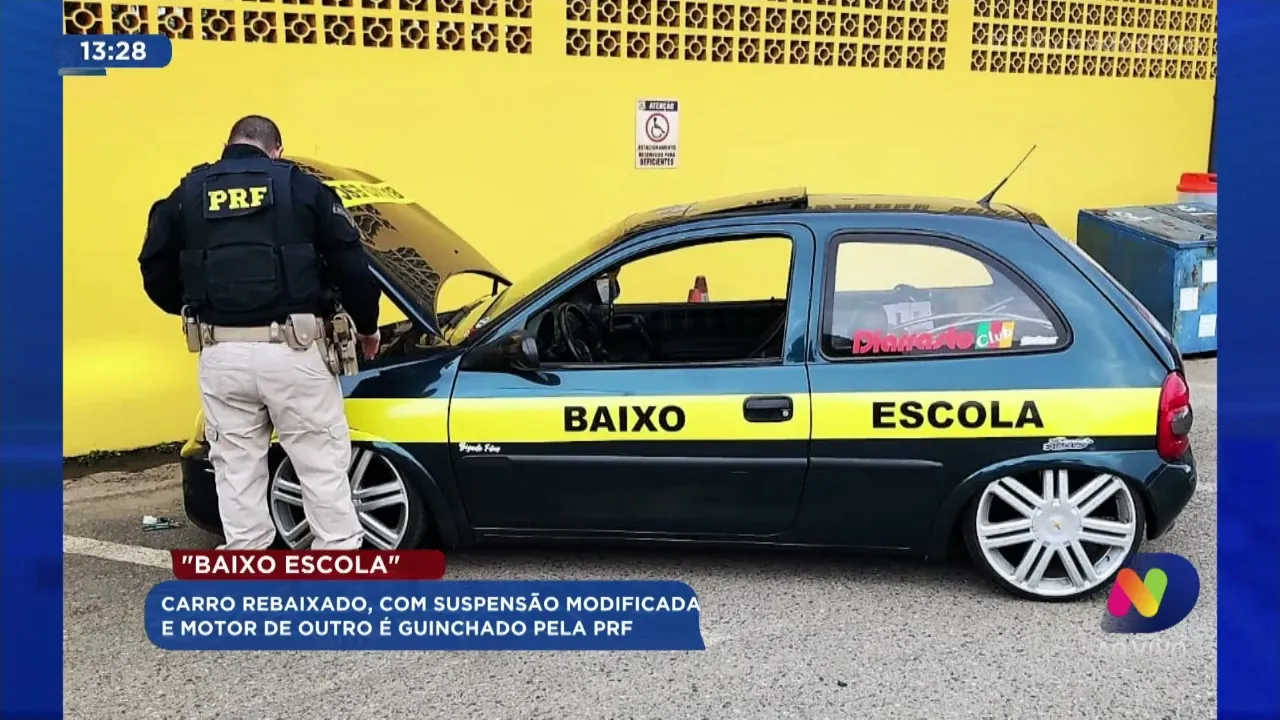 Baixo escola: carro rebaixado, com suspensão modificada e motor de outro é guinchado pela PRF