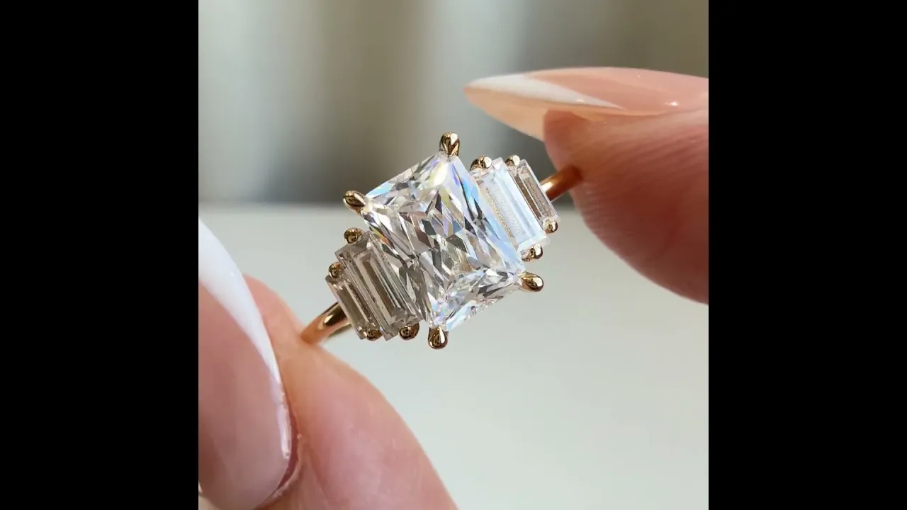Bella丨3CT Radiant Lab Diamond Engagement Ring In 14K Solid Gold