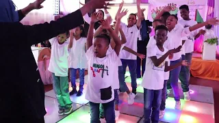 اطفال الاحتياجات الخاصة و اغنية لينا حق فى التعليم 