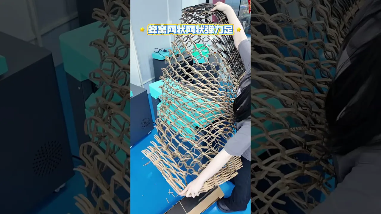 Geben Sie den Verkauf von Karton zu niedrigen Preisen an Recycler auf. Verwandeln Sie ungenutzte Kartons mit dem Kartonzerkleinerer-Expander in brauchbares Polsterpapier.