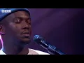 Jacob Banks and Jools Holland perform Unknown (To You) on Later...
