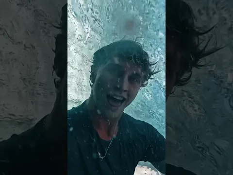 SELFI IN THE WAVE
