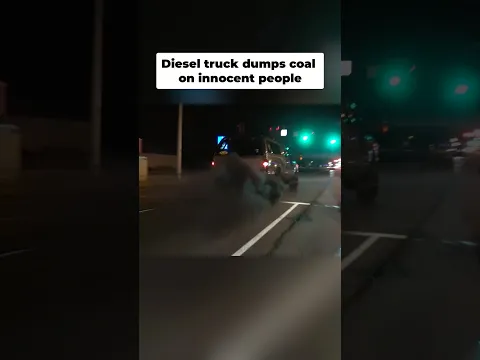 Diesel truck dumps smoke on innocent people in traffic