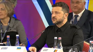 Zelensky diz que Ucrânia quer ‘dar passos necessários para paz’ | AFP