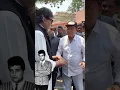 Download Lagu Amitabh Bachchan hugged Salim Khan, then held his hand to offer support ❤ #shorts