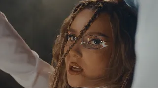 Alessandra - Intre 4 pereti