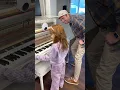 Lagu Adley uses the MAGiC PiANO!! Mark Rober teaches Adley how to play the piano at Crunchlabs #shorts