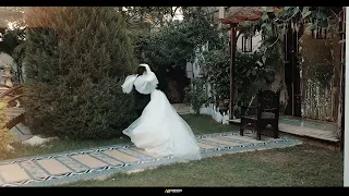 نسيت الدنيا وجريت عليه     سبقني هو وفتح ايديه دندنها