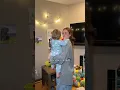 Download Lagu Geef me, ik heb foto's van mijn tante nodig😭😂