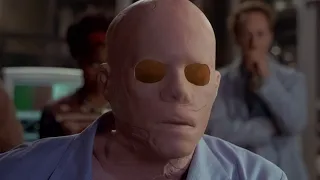 عالم بيعمل تجربة على نفسه وبيختفي ومابيقدرش يرجع سليم  فبيقرر انه يتجسس على اصدقاؤه            دندنها