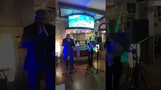 КАКОЙ ТО ОПЕРНЫЙ ПЕВЕЦ ГРУППА ВЕЧНОЕ ЗОЛОТО АВТОР ТЕКСТА ЮРИЙ СОБОЛЬ 