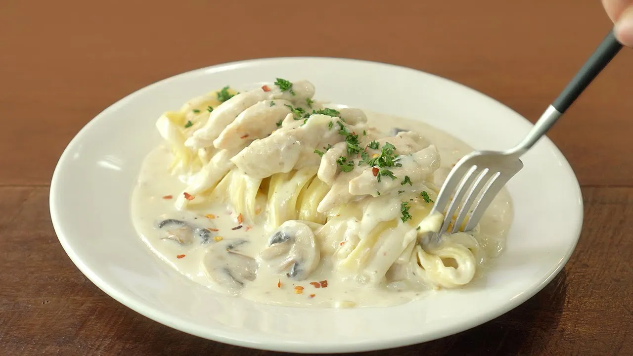 치킨 크림 파스타 (페투치네 알프레도)