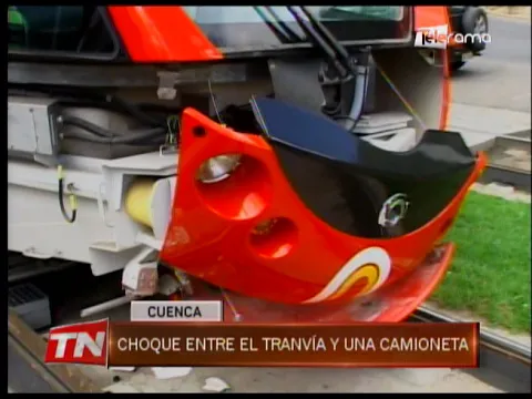 Choque entre el tranvía y una camioneta
