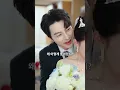 가난한 남자가 신부의 가슴을 만지다가 결혼을 강요당하는데, 신부가 재벌 손녀라는 사실을 모르고 있다. 그로 인해 가난한 남자의 운명이 바뀐다.