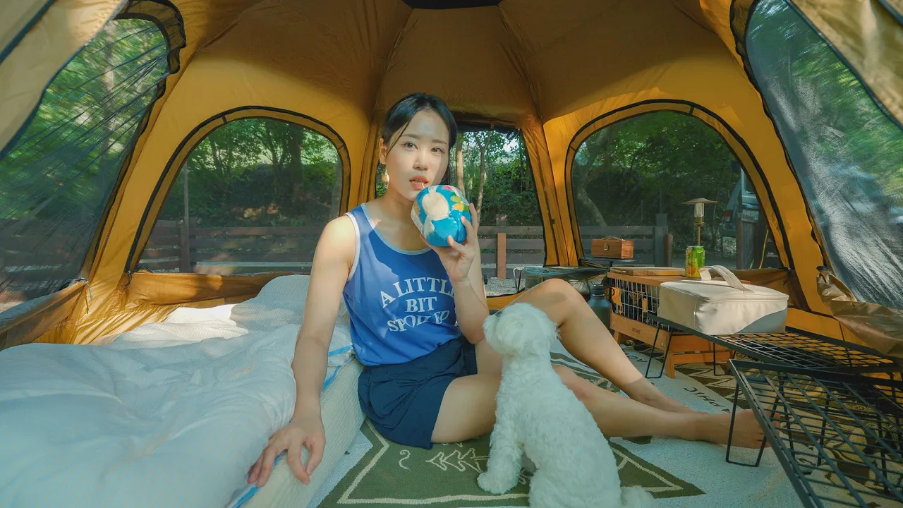 초대형 계곡이 흐르는 숲 속 그늘 아래서 폭염주의보 물리치기 | 코코넛 쥬스, 돼지고기 짜글이와 그리고 냉우동 | 인제 반디하우스캠핑장 썸네일