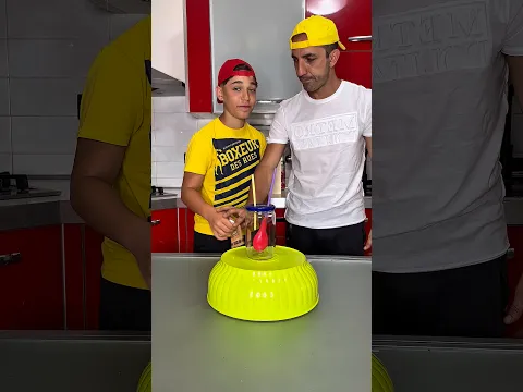 ✅GONFIA IL PALLONCINO!😂#funny #viralvideo #challenge #física #fypシ #fyp #shorts #shortvideo #omg