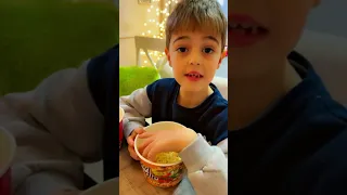 انا وخلودة جربنا الاندومي الكوري الحار لأول مرة  انا وخلودة جربنا الاندومي الكوري الحار لأول مرة