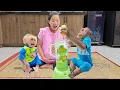 Download Lagu CUTIS shows special cooking talent, making pregnant Mom and baby monkey laugh out loud😂