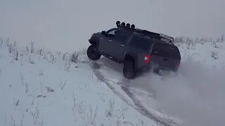 Lexus LX570, Mercedes Benz G63 and Toyota dominate the same level Take a look at the snow