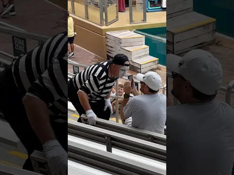 He saw it and went all in immediately 😂 Tom mime Seaworld #tomthemime #seaworldmime #funnyvideos