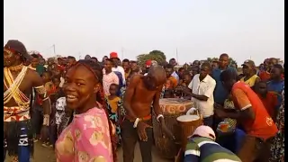 KUKUMAJI NA BABA YAKE ANAKUMBUSHIA EZIZILE 2025 