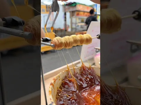 Spinning Golden Sugar Threads on Tanghulu in Taiwan 🍯🍡