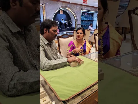 ఎవరికి నచ్చినట్టు కొనాలి🤔😜 #shorts #reels #funny #comedy #fun #couple #telugu #memes #shopping #gold