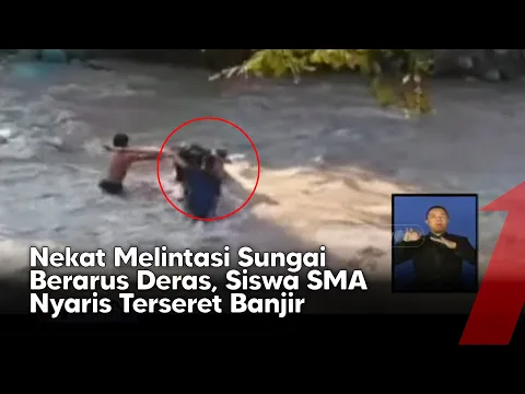 Ngeri! Seorang Siswa Nyaris Terseret Arus Deras Banjir Saat Naik Motor