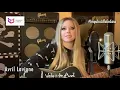 Download Lagu Avril Lavigne performing ' Keep Holding On ' (Acoustic) 14.05.20