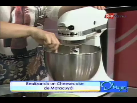 Realizando un cheesecake de maracuyá