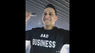 كلها نفسها بس انا كرفلها 