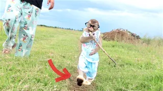 Lyly Walking With Sport Shoes So Beautiful Do Exercise With Mom​ Lose Weight