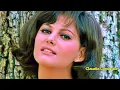 Lagu Claudia Cardinale gaat topless, probeer je adem in te houden... Kijk maar eens!