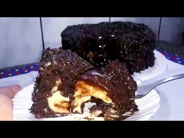 BOLO BOMBA QUE JÁ SAI RECHEADO DO FORNO