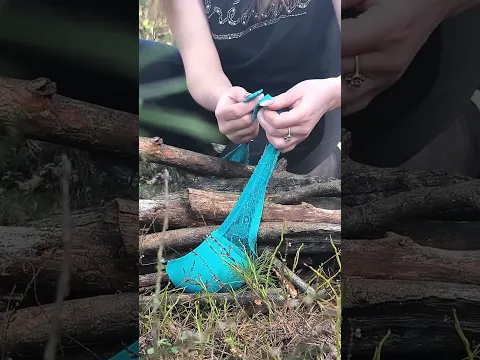 Lol I filmed the girl on camera...🎥🤯 #outdoors #survival #lifehack