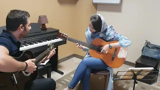 پرواز گروه آرین یه اجرای دلی با هنرجوی خیلی خوب خودم مبینا آموزش این ملودی جلسه ۲۲ هستش 