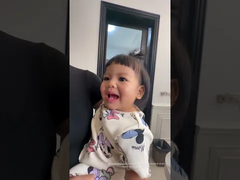 Ngakak awalnya Fara kelihatan happy Deket Uti pas digendong malah nangis