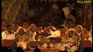 محمد حسن و اغنيه وانا معلق عيني دندنها