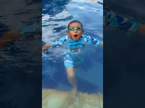 Vano Belajar Renang tapi Gendong 🤣 #kolamrenang