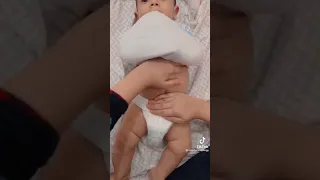 تمارين للتخلص من مغص الرضيع و الغازات 