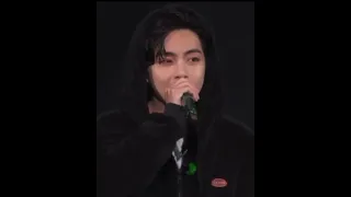 بكاء تايهيونغ في الحفل BTS SHORS 