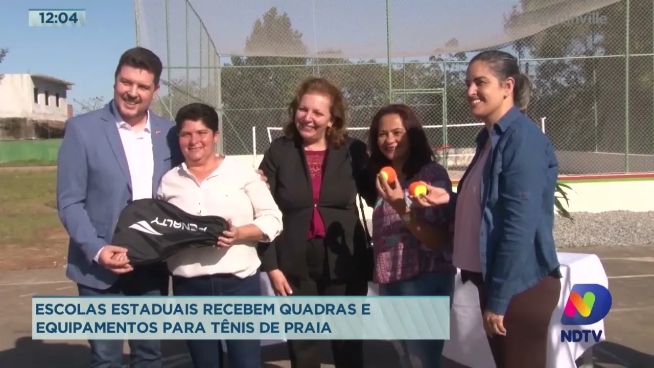 Escolas estaduais recebem quadras e equipamentos para tênis de praia