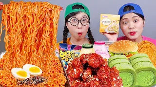 Ayam goreng Mie Pedas Makanan di Toko Serba Guna Mukbang DONA