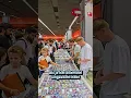 Download Lagu Man verkoopt zijn 9 TINS vol met Pokemon voor €1000! (VENDOR POV)