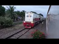 Download Lagu Persilangan sesama KA Sribilah (U52 dengan U55) di Stasiun Limapuluh
