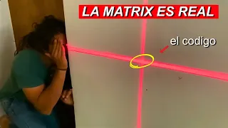 Prof. Física: “Vi el código de la Matrix… ¡estamos JODIDOS!”