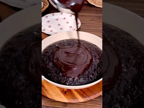 كيكة الشوكولاته  السريعة بالمقلاة هشه وطرية والطعم خطيييير👌#سريع #اكسبلور #food #طبخ #وصفات