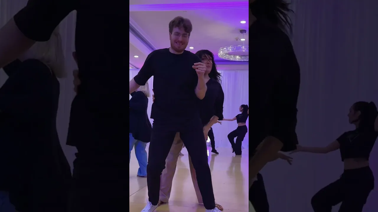 THE WAY SHE PEEKED 🤣 #improv #dance