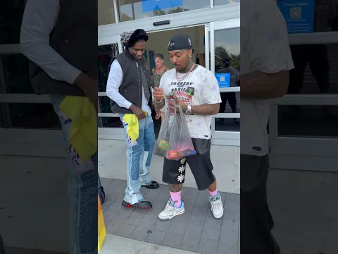 Kenny Brooks (Funnysalesman) selling his cleaning supplies to Rapper Doeboy π€¦πΎββοΈπ